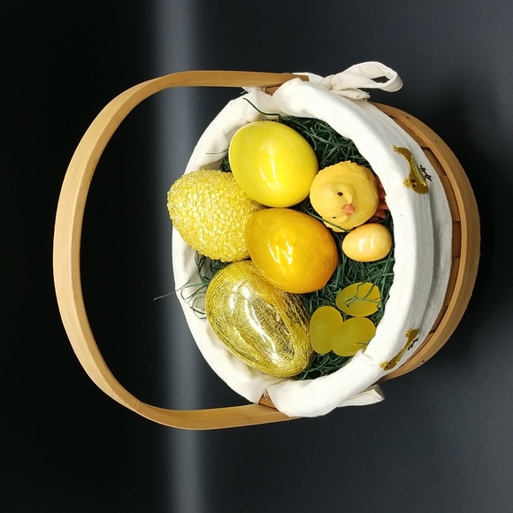 2 Decorative Wood Spring Baskets with 18 Decorative Eggs 5 Chicks & 1 Eggholder - Picture 10 of 15